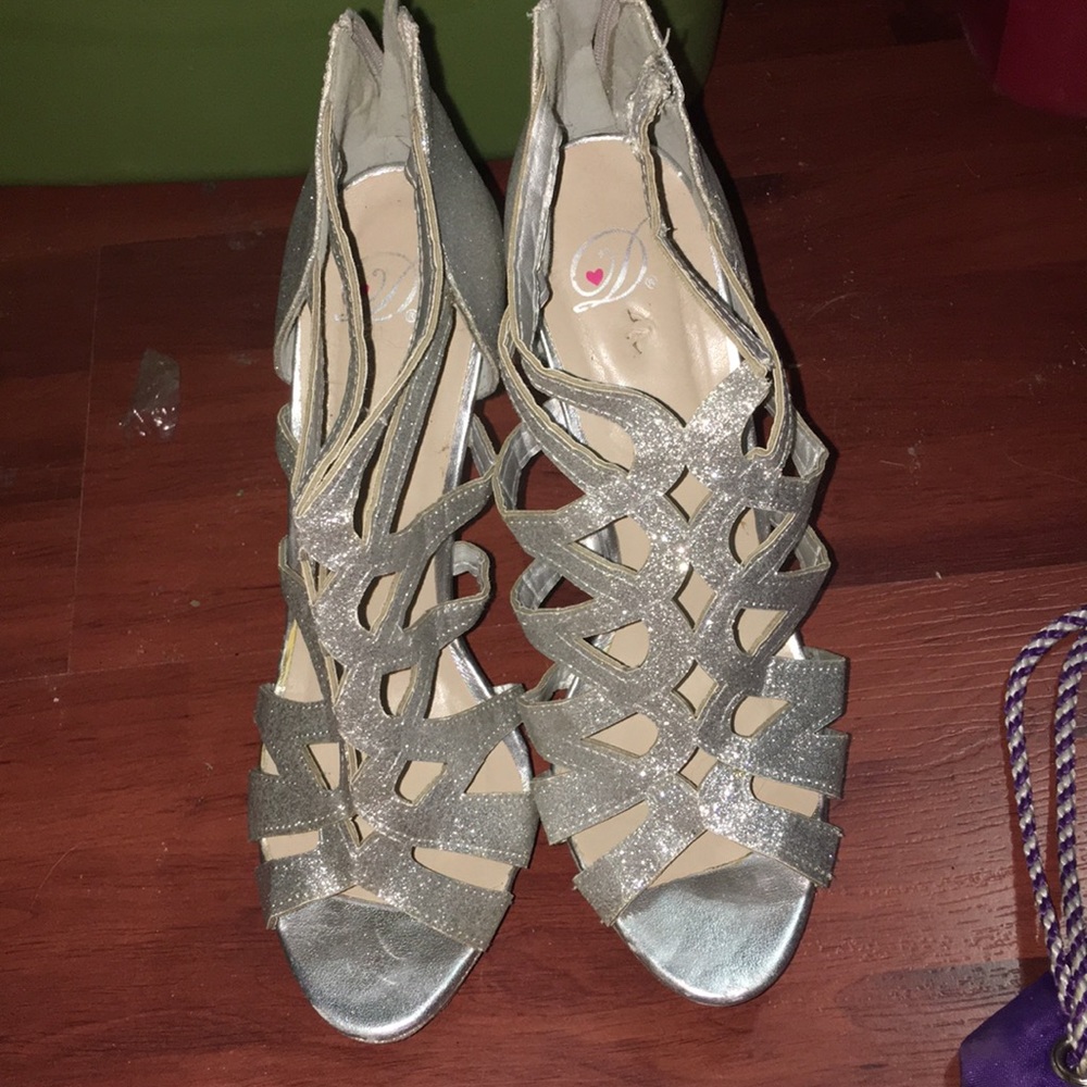 Cute silver heels !